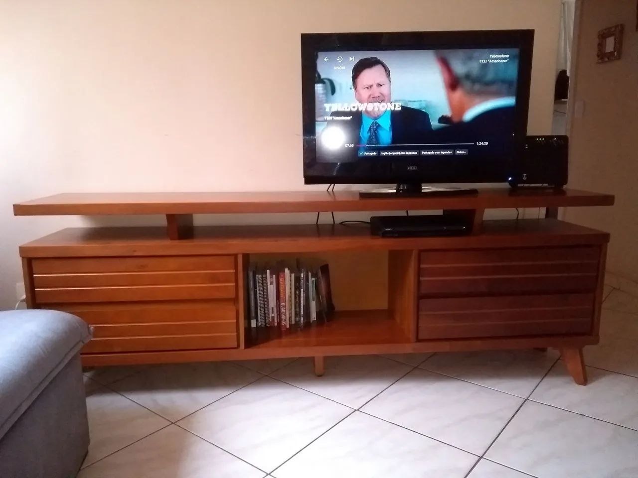 Rack de TV em madeira maciça