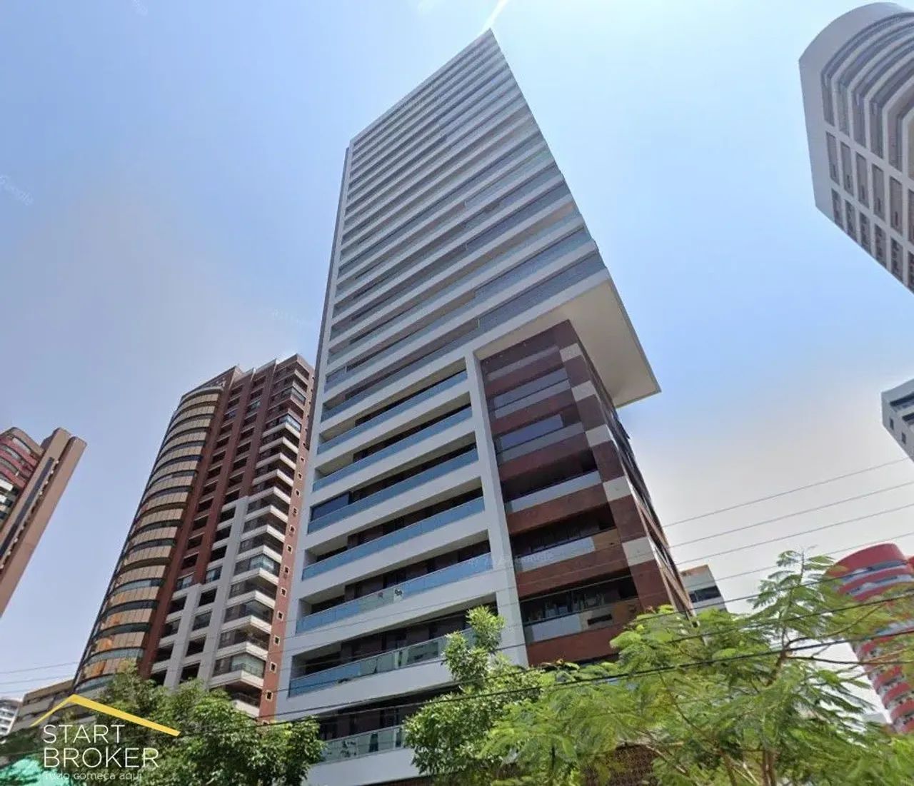 Apartamento com 4 Quartos e 6 banheiros para Locação, 249 m²
