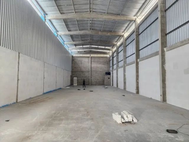 Aluga-se galpão aprox 500m² - Av. Filadélfia, bairro Jardim Imperial