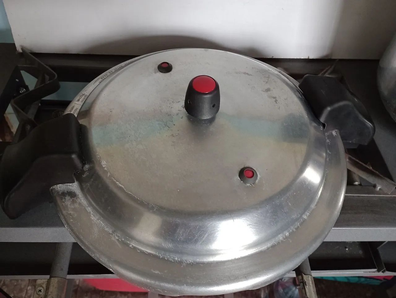 Panela de Pressão em Alumínio - Usada - Foto 6