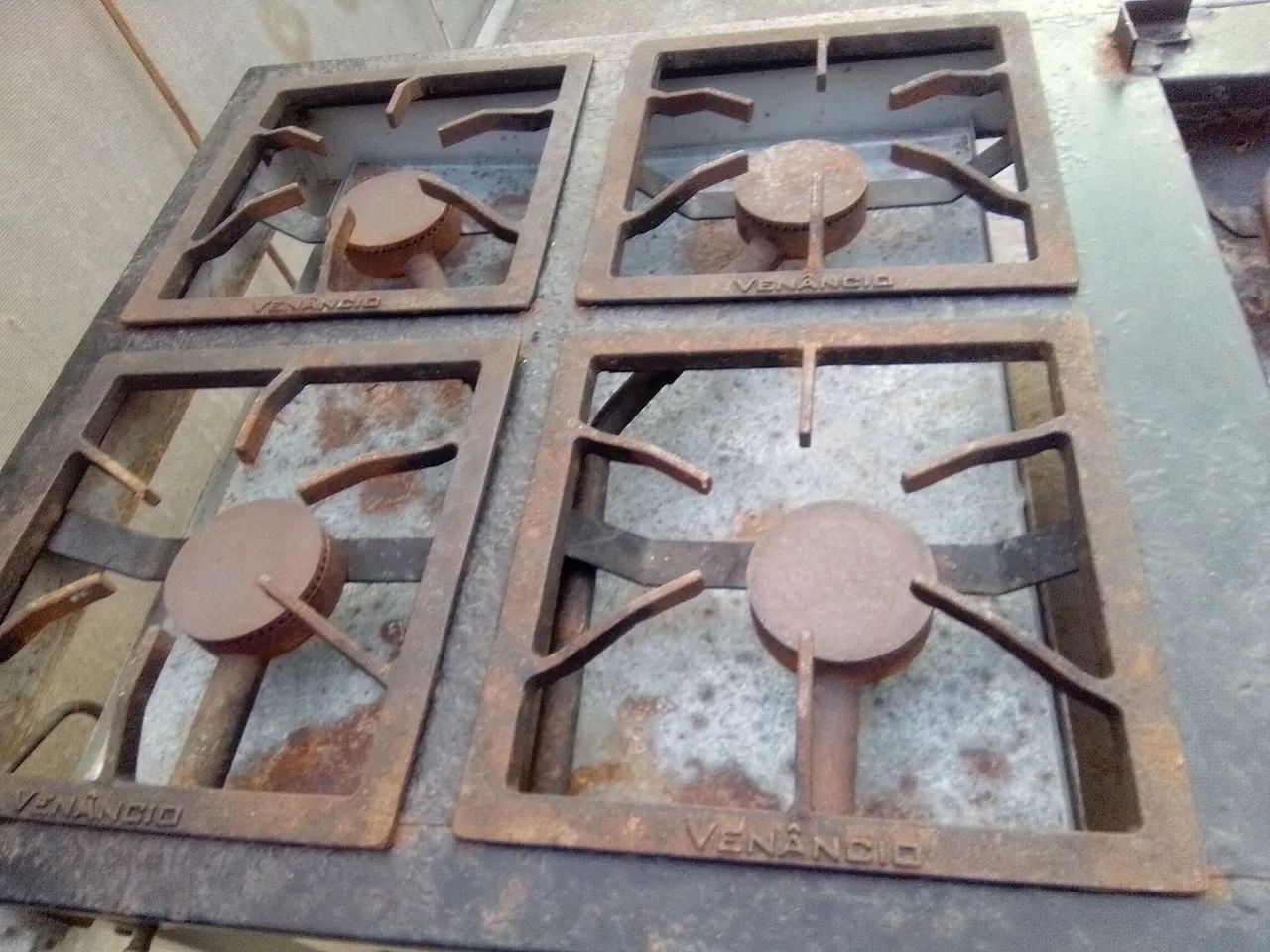 Fogão industrial 4 bocas com Chapa e forno  - Foto 2