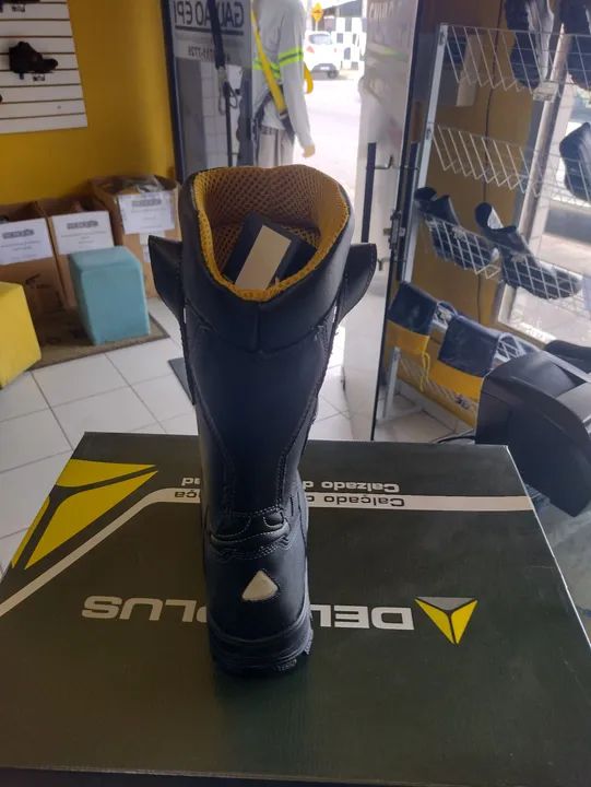 Bota de Segurança - Tamanho verificar disponibilidade do número  - Foto 4