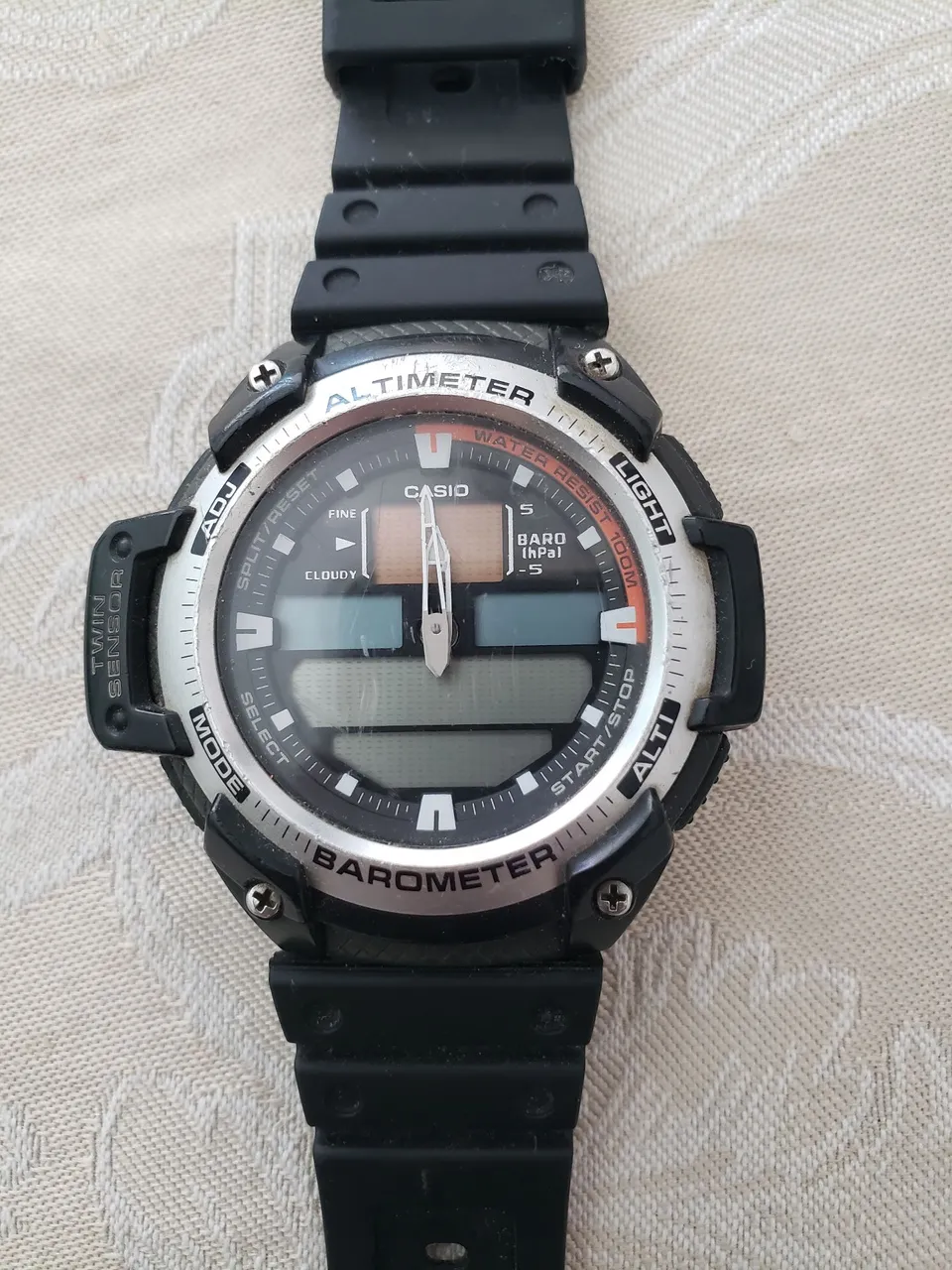 Relógio Casio Altimeter Barometer hora mundi etc