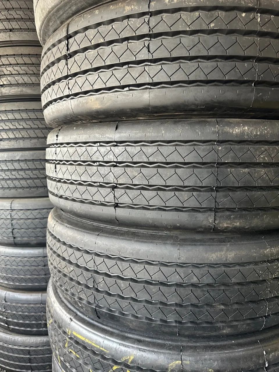 PNEU 295/80R22.5 RECAPADO