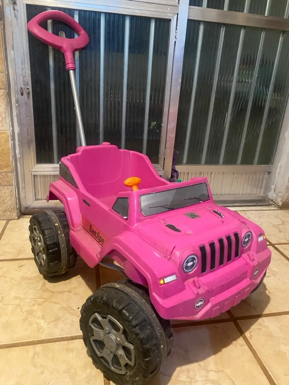 2 carrinhos de passeio para crianças pequenas
