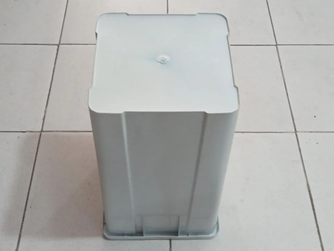 Lixeira de Plástico 60 litros  - Foto 4