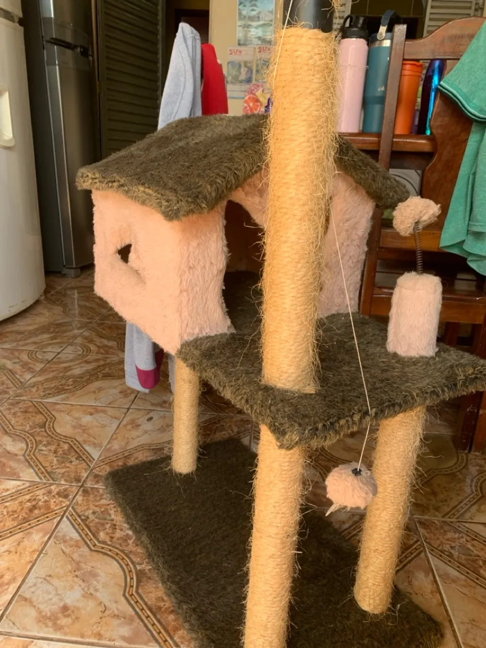Arranhador para Gatos - Casinha e Plataformas