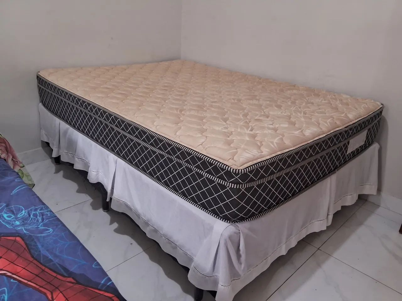 Cama Box Queen com Colchão em ótimo estado $380 - Foto 2