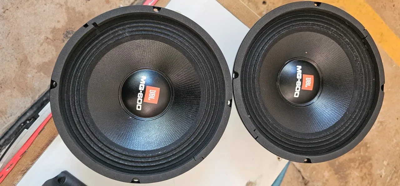 Par de Alto Falantes JBL MG-600