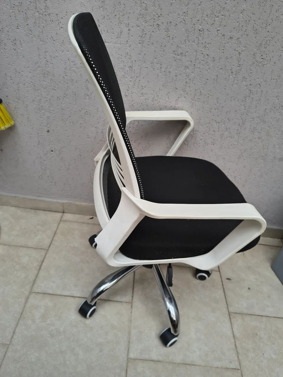 Cadeira de Escritório Giratória com Rodas