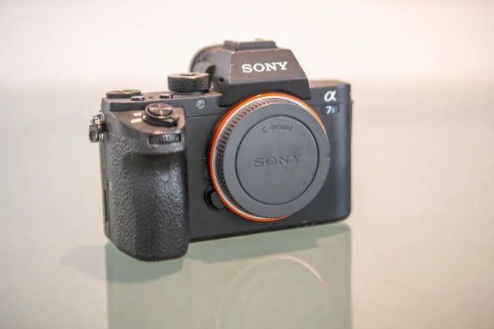 Sony A7s ii + Case Tilta + 9 Baterias e 3 carregadores - Câmera Mirorless - Foto 2