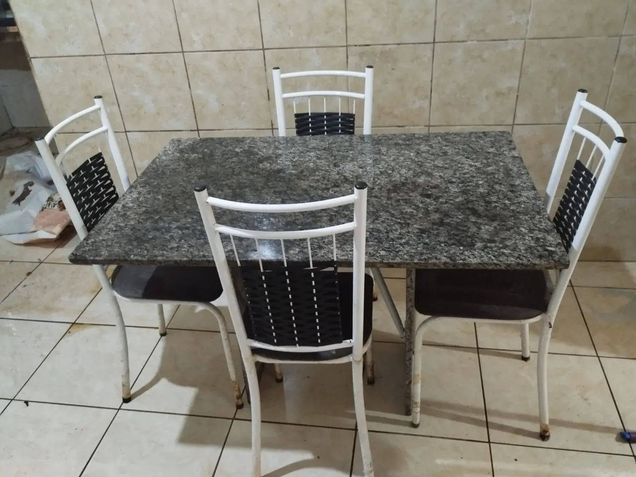 Mesa de Jantar com 4 Cadeiras