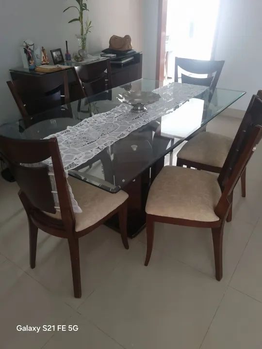 Mesa de jantar com 6 cadeiras 