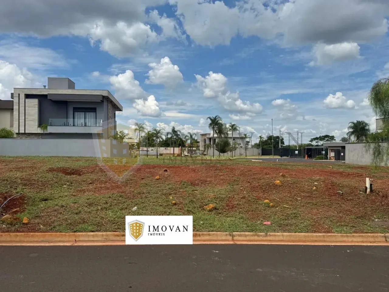 Terreno a Venda em Condomínio Fechado, 300 m², Mirante da Mata - Portaria Jatobá