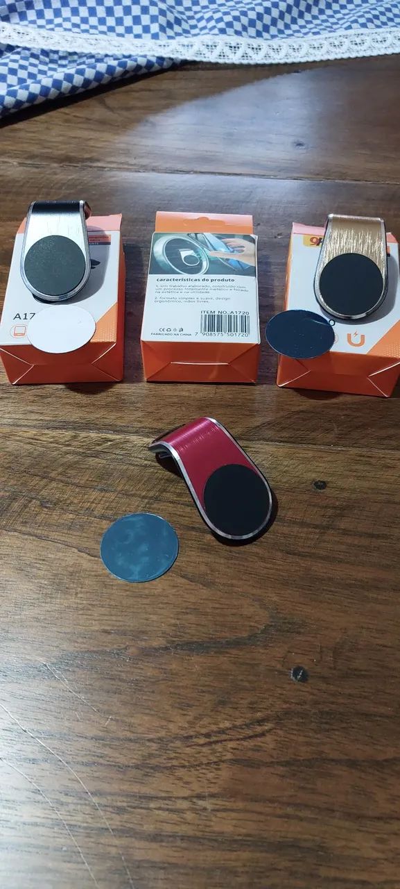 Suporte magnético para carro para celular.