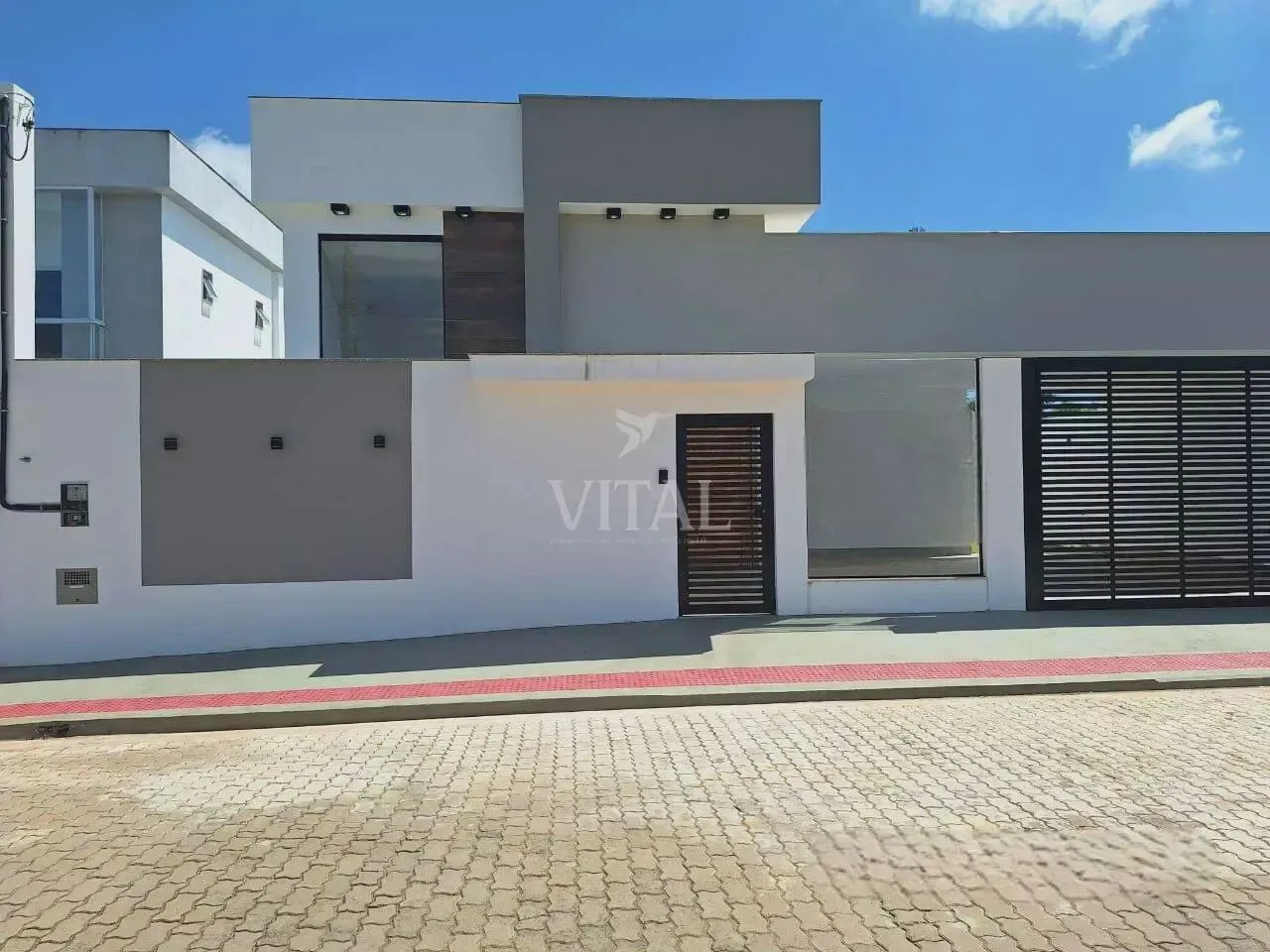 CASA LINEAR FINANCIÁVEL NO RESIDENCIAL LIBERDADE COM 3 QUARTOS, SENDO UMA SUÍTE, PISCINA E