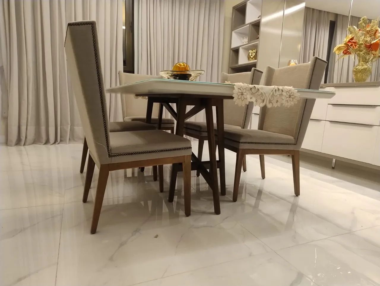 MESA DE JANTAR COM 6 CADEIRAS . - Foto 4