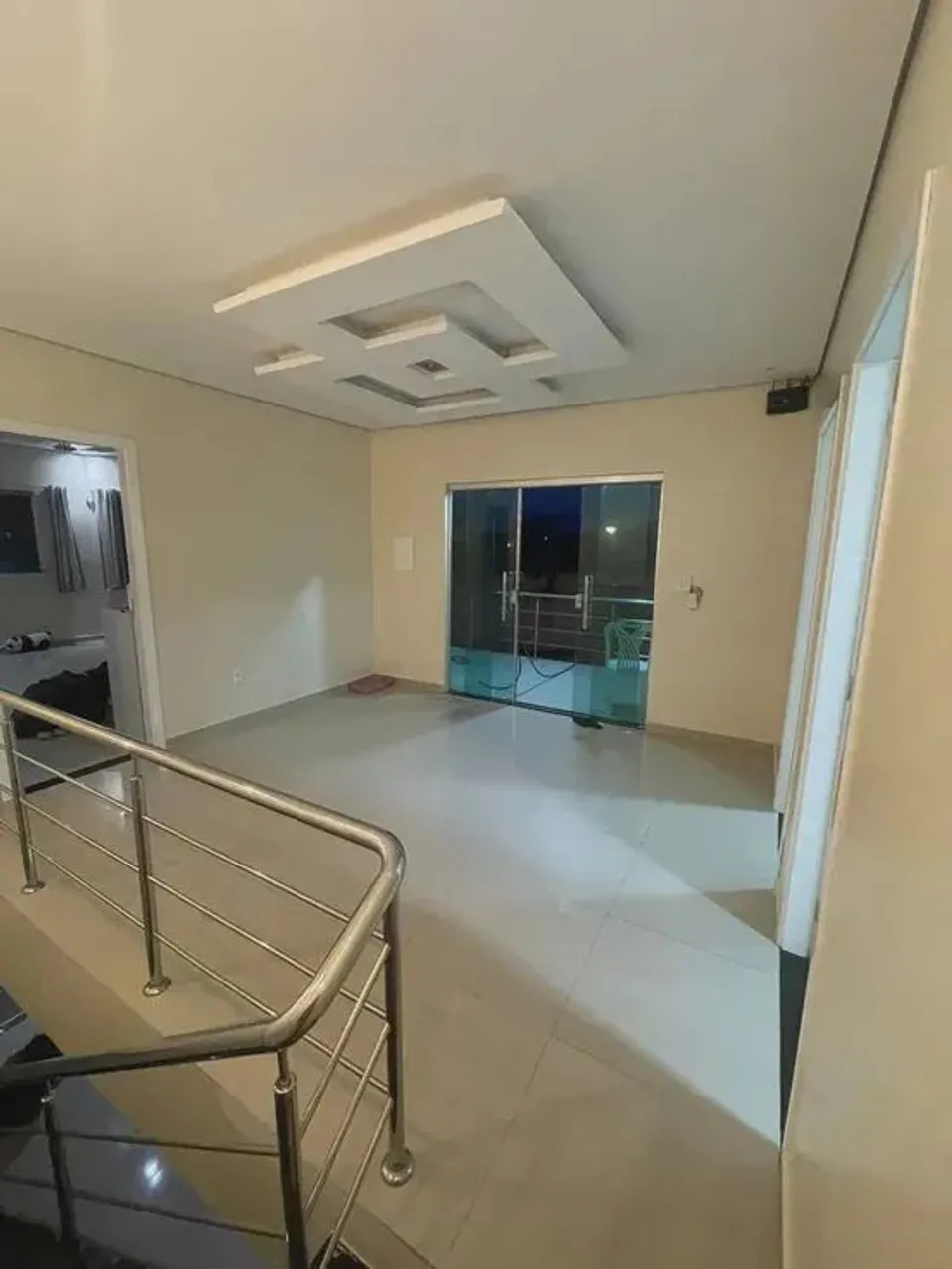 VENDE-SE CASA DUPLEX/EXCELENTE LOCALIZAÇÃO/NO CAMPOS SALES/COM PISCINA