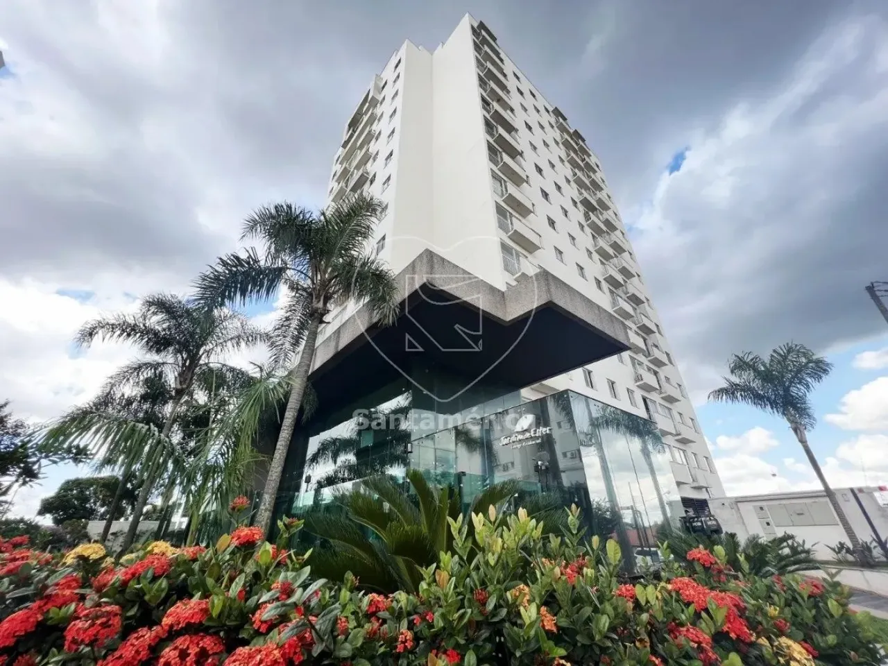 Apartamento à venda no Edifício Jardim de Ester próximo a Avenida Dez de Dezembro