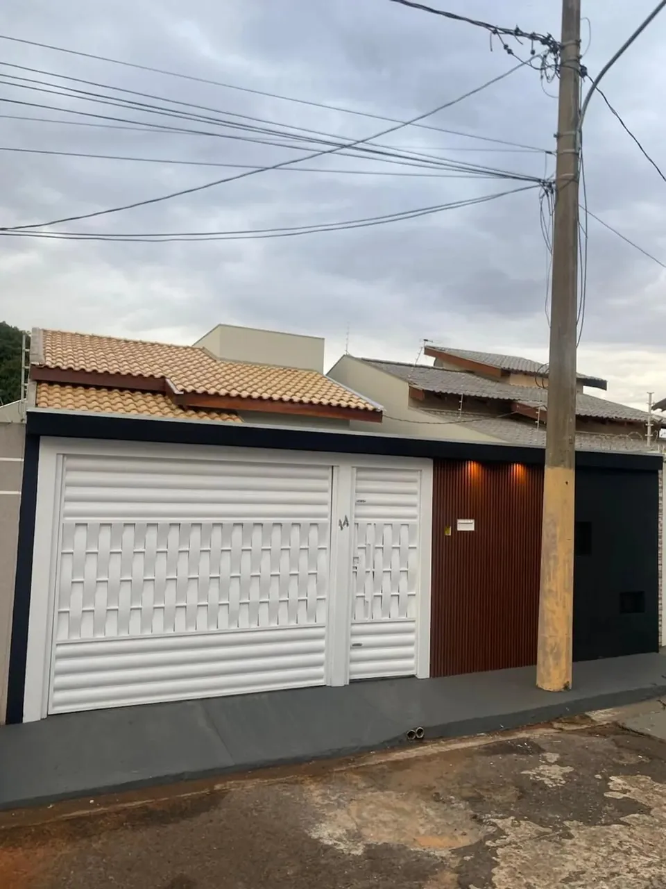 CASA TÉRREA NO JARDIM LEBLON
