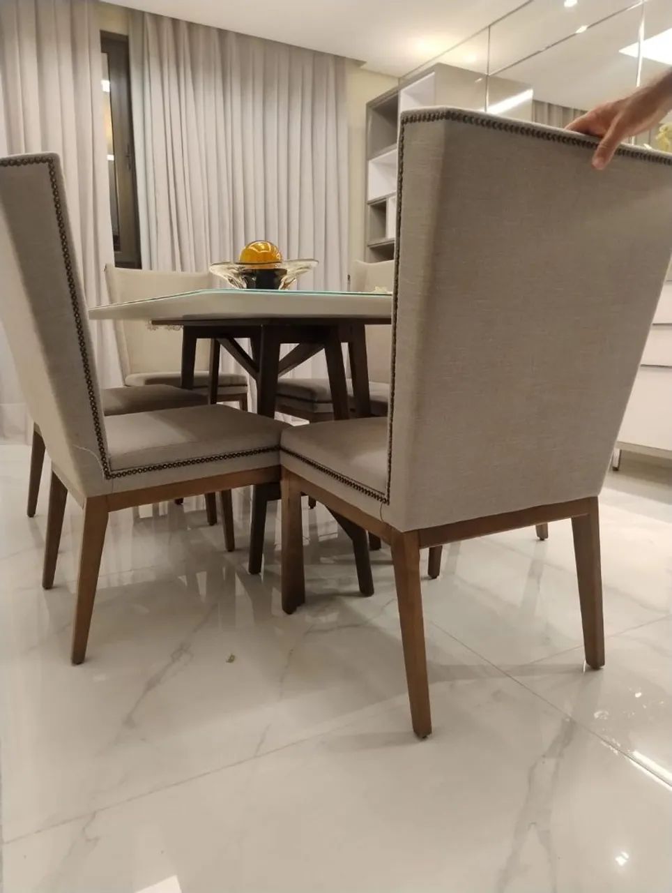 MESA DE JANTAR COM 6 CADEIRAS . - Foto 2