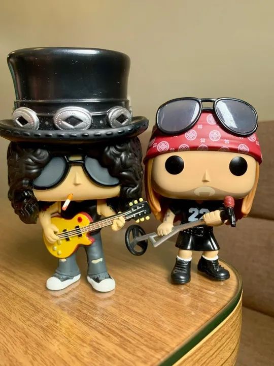 Selling 2 Funko Pop Guns n' Roses (Axl + Slash)