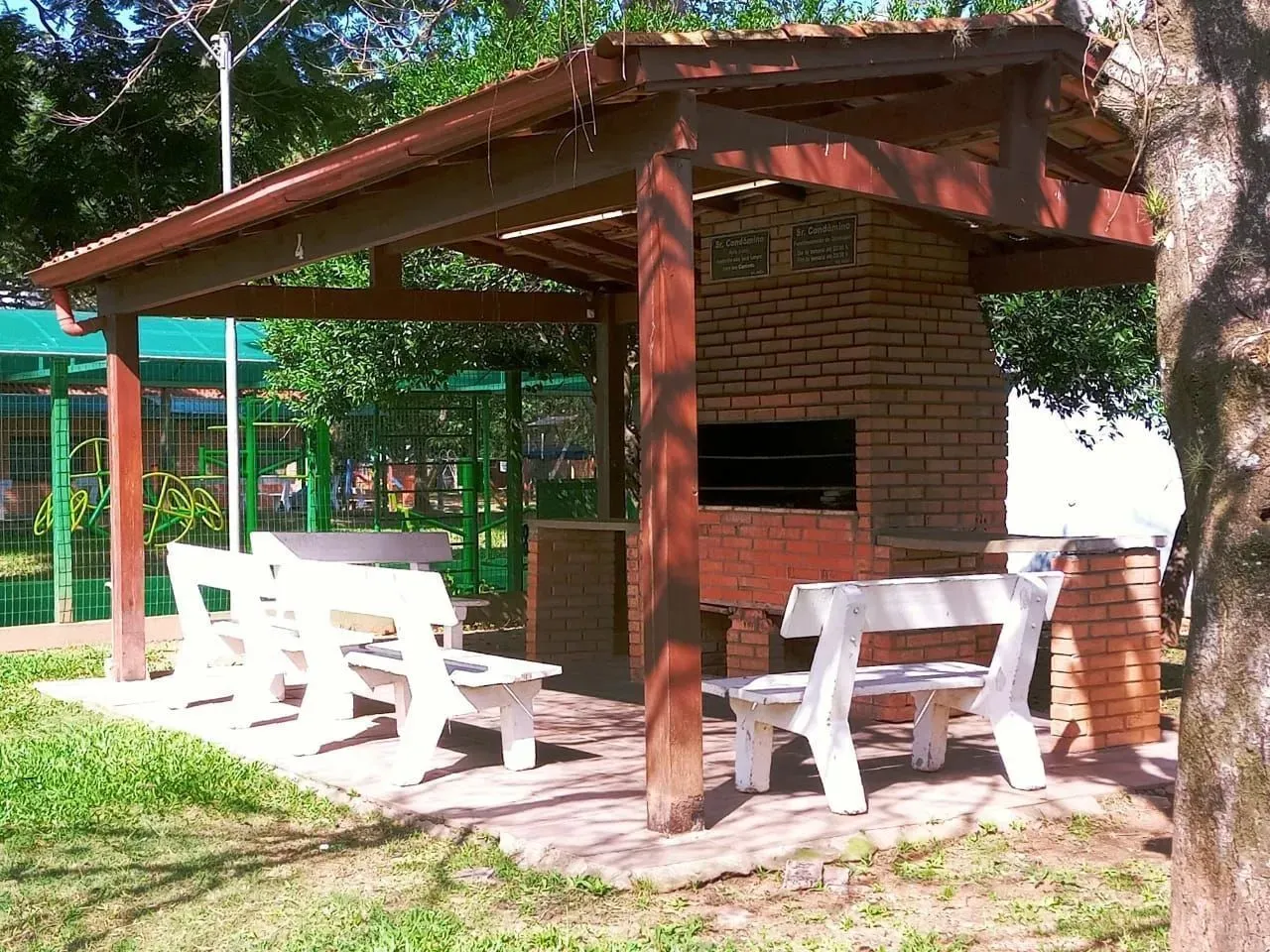 Apartamento com 2 Quartos,com box,no Bairro Humaitá