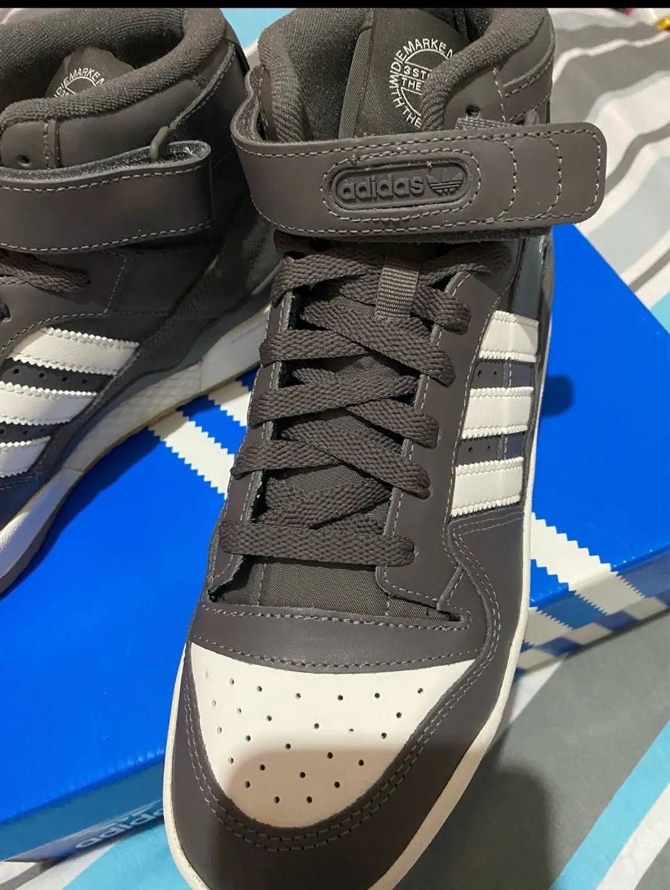 Tenis Adidas Forum Mid - Cinza e Branco - Original - Foto 4