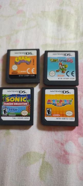 Lote de 4 jogos Nintendo DS crash mind over,yoshi's Island,Sonic classic,Mario party - Foto 2