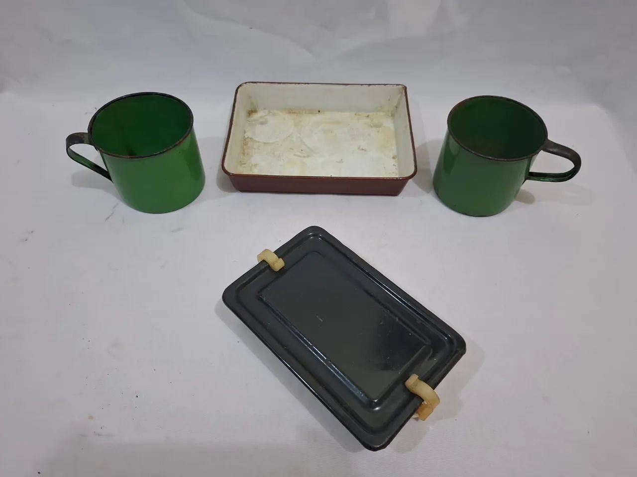 LOTE ÁGATA: BANDEJA, MARMITA E 2 CANECAS - Foto 2