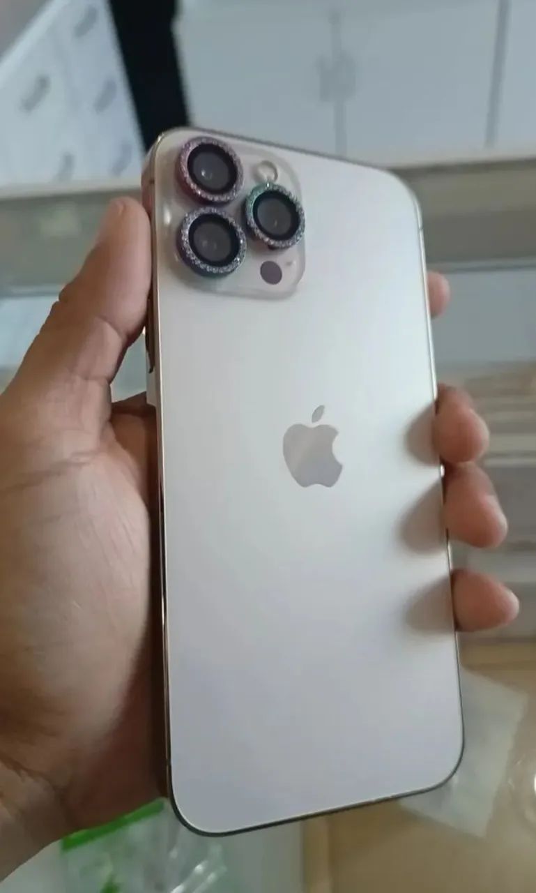iPhone 13 pro Max na cor dourado, semi novo  - Foto 2