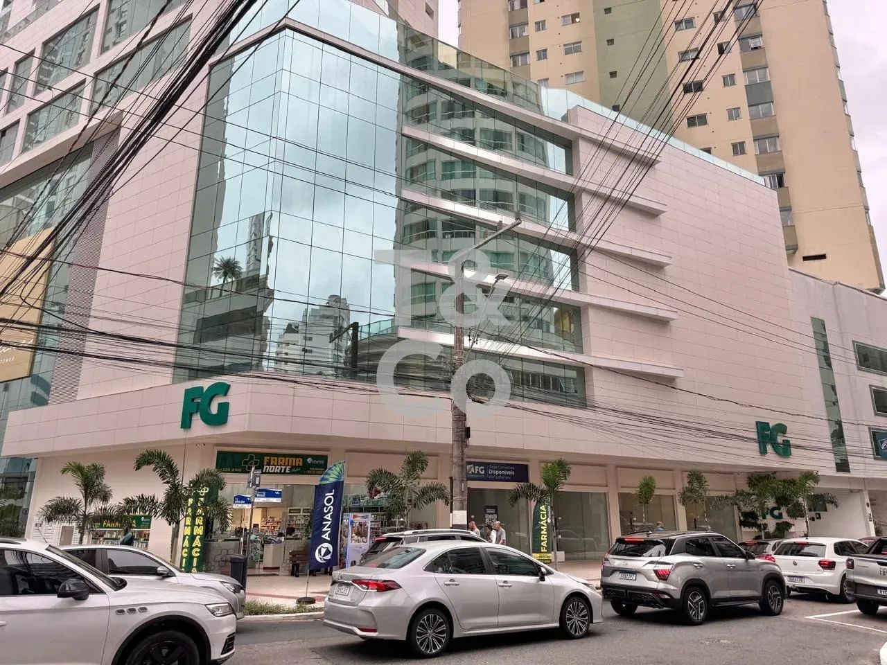 Salão Comercial para locação na Avenida Brasil no Skyline Tower em Balneário Camboriú