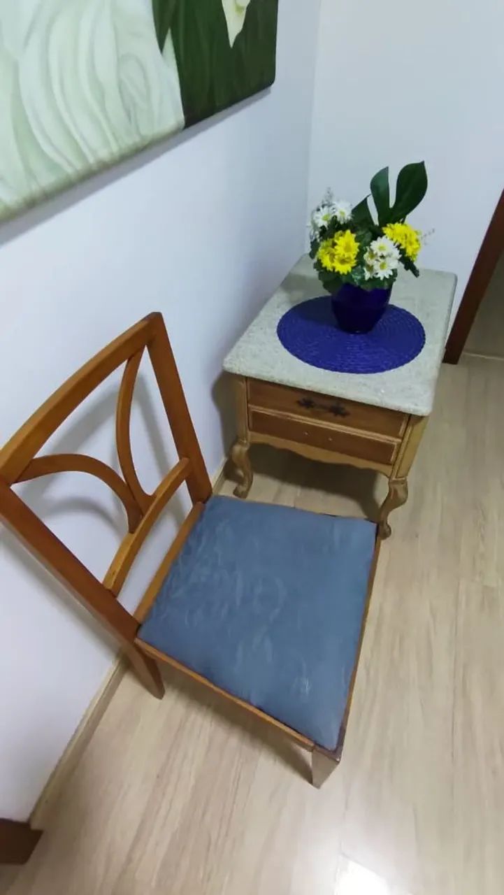 Cadeira acolchoada azul