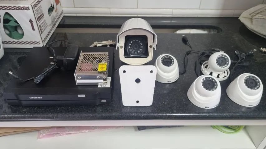 Kit Completo de Monitoramento HDCVI - 8 Canais + 5 Câmeras