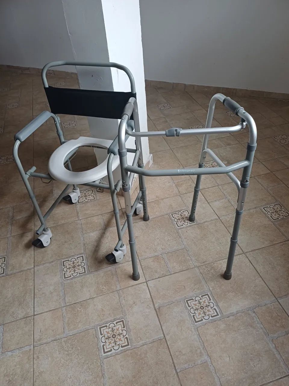 Cadeira de banho e andador  - Foto 2