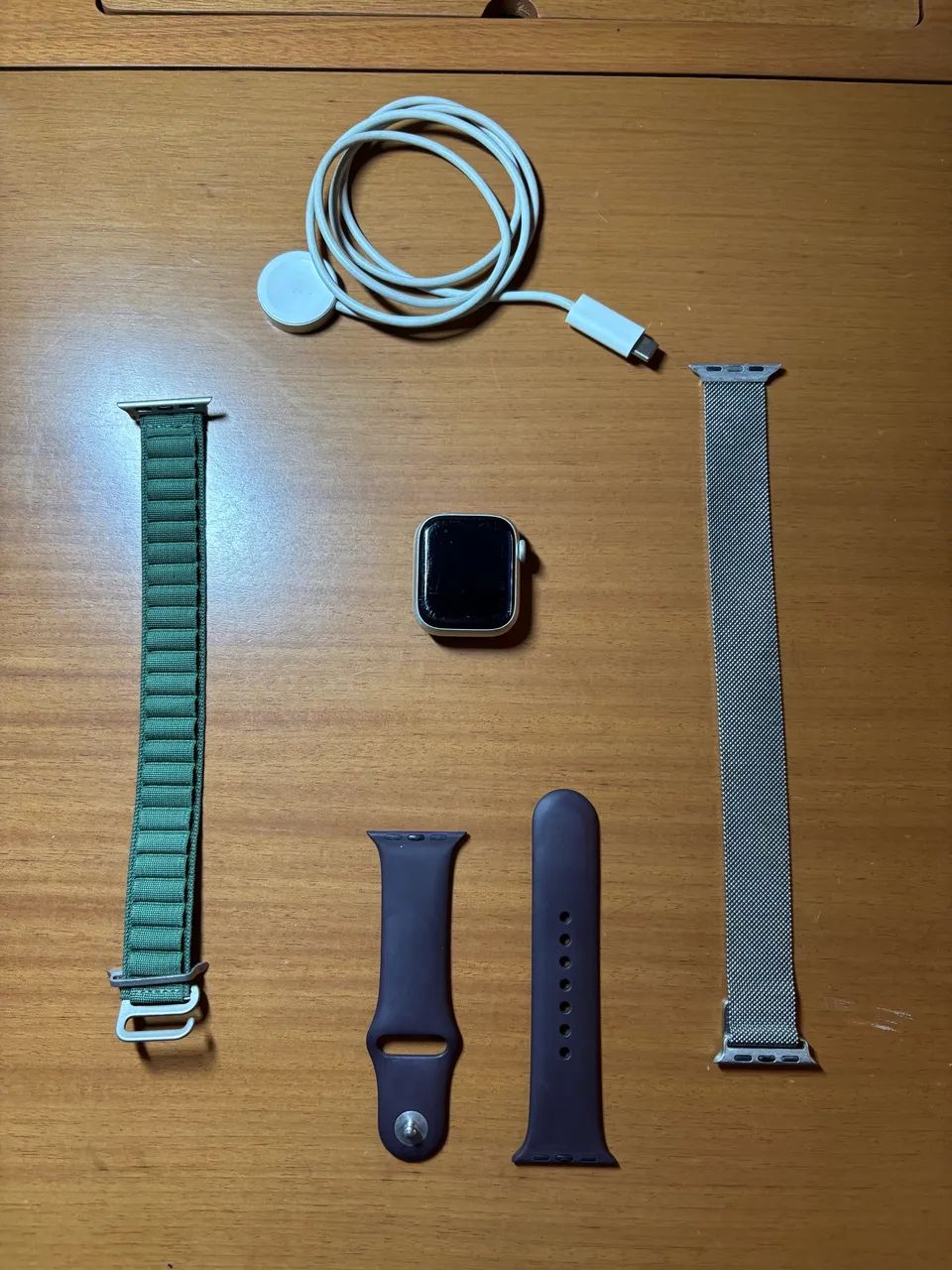 Apple Watch series 7 - 41mm , com três pulseiras e cabo carregador