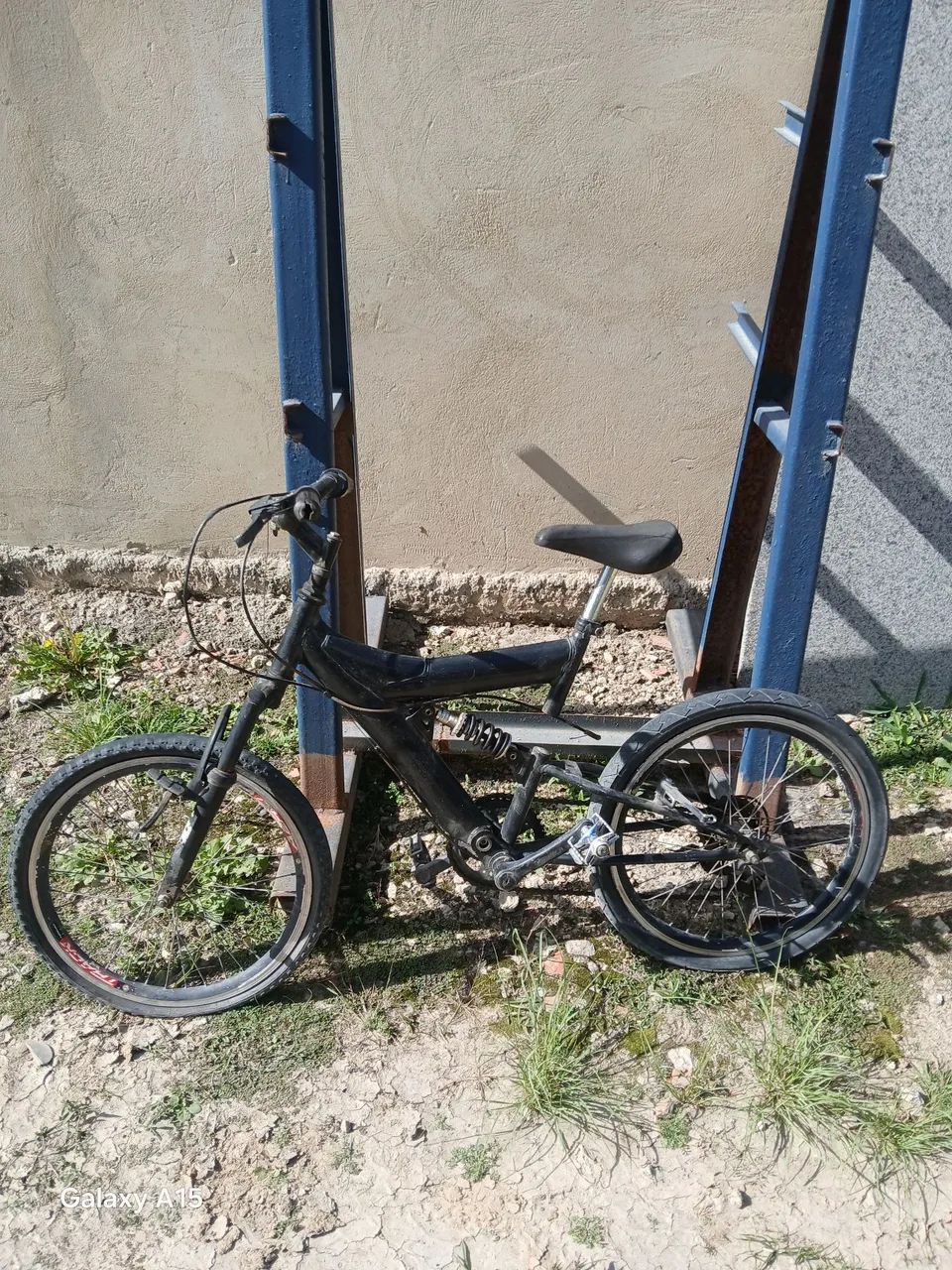 Bicicleta ? aro 20 com mola cor: preta 