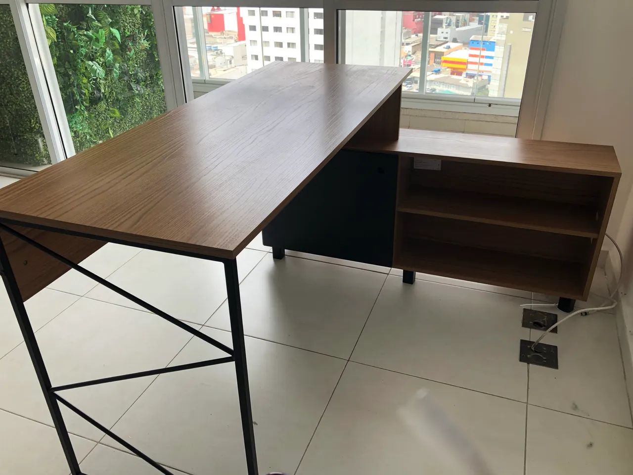 Escrivaninha semi nova 357,00  - Foto 2