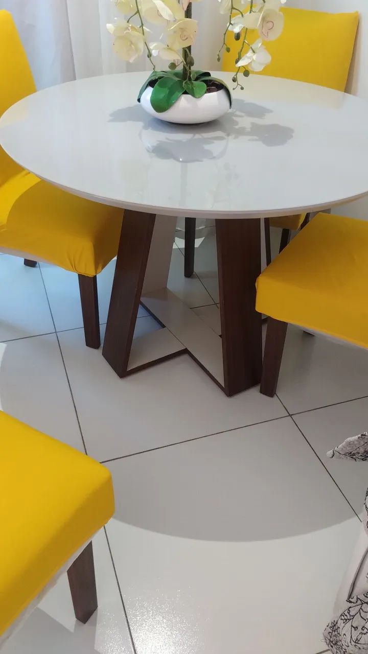 Vendo mesa com 4 cadeiras em ótimo estado  - Foto 3