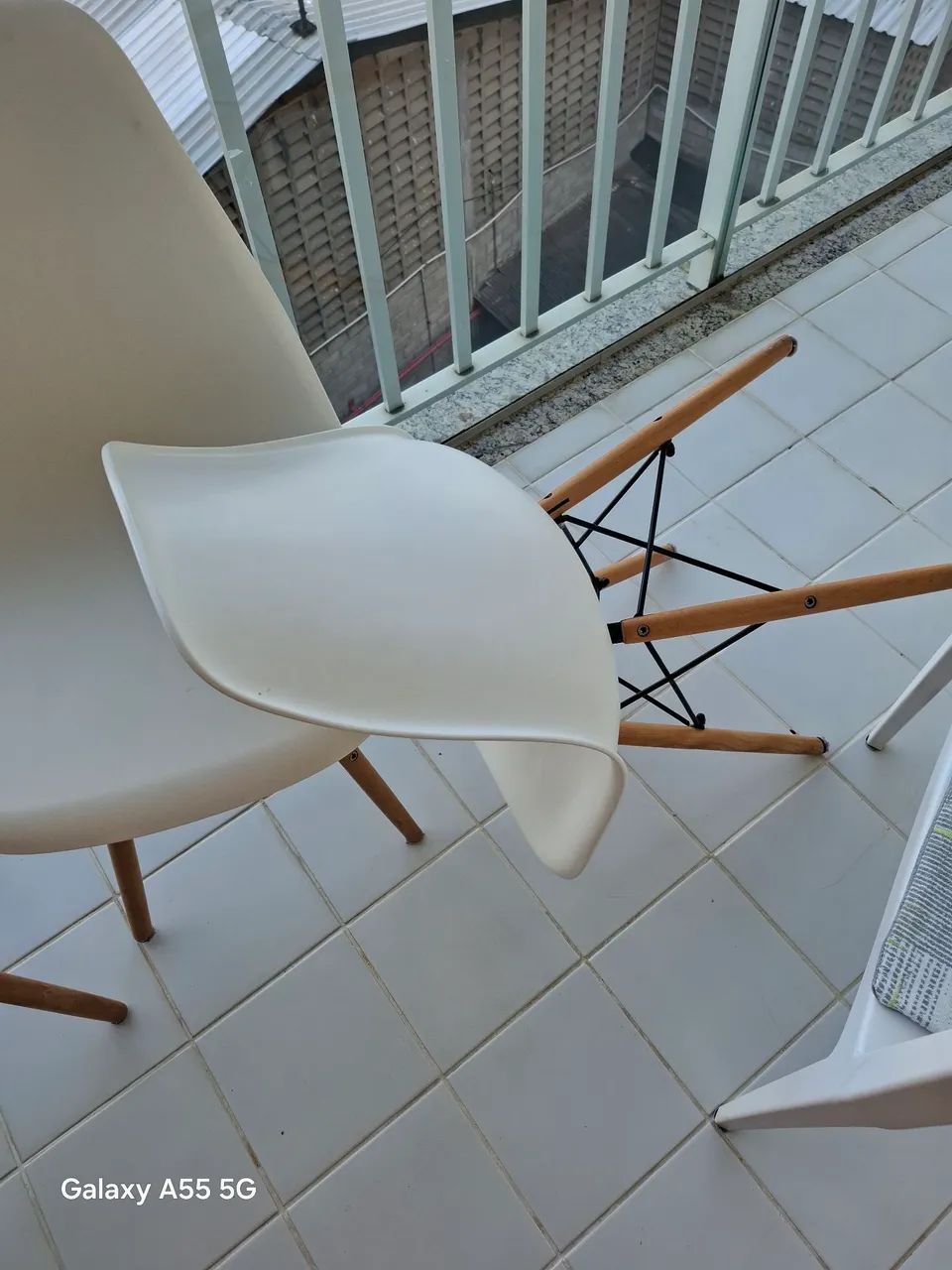 Kit 3 Cadeiras Charles Eames Eiffel Brancas - Ótimo Estado - Foto 2