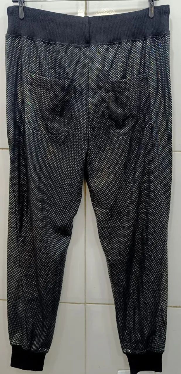 Calça jogger Le Lis Blanc com brilho - Foto 2