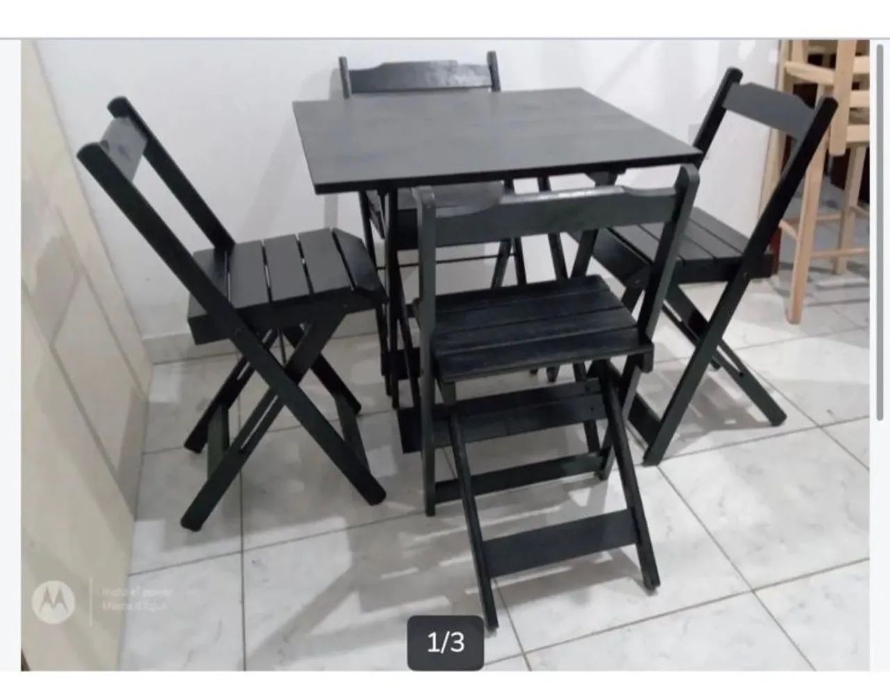 Mesa e Cadeiras de Madeira 