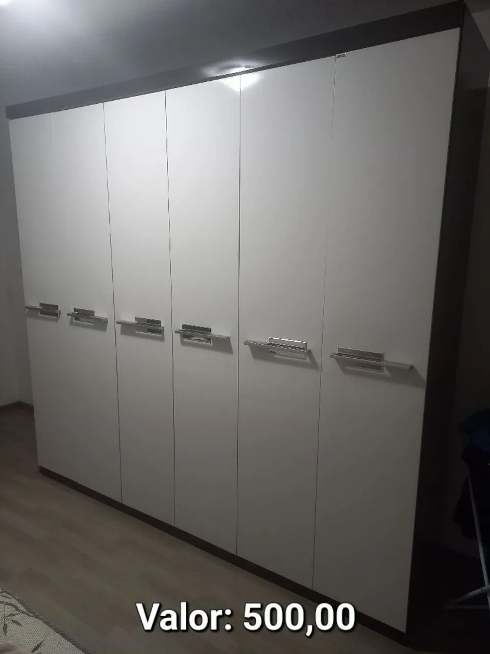 Guarda-roupa espaçoso 