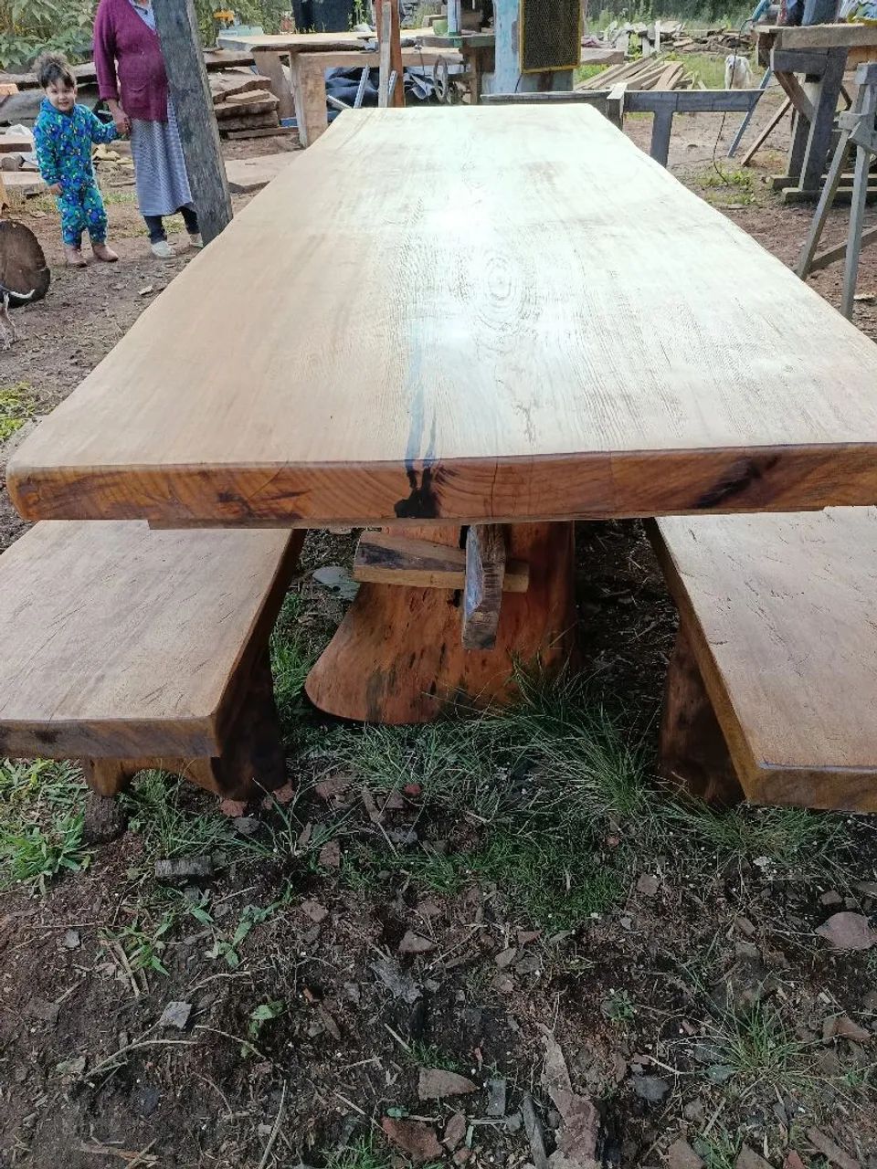 Mesa de madeira rústica 