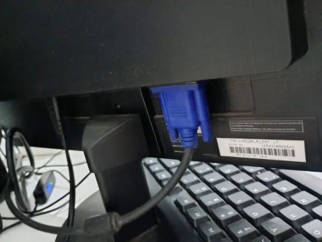 MONITOR AOC 19 POLEGADAS - USADO ENTRADA VGA - Foto 4