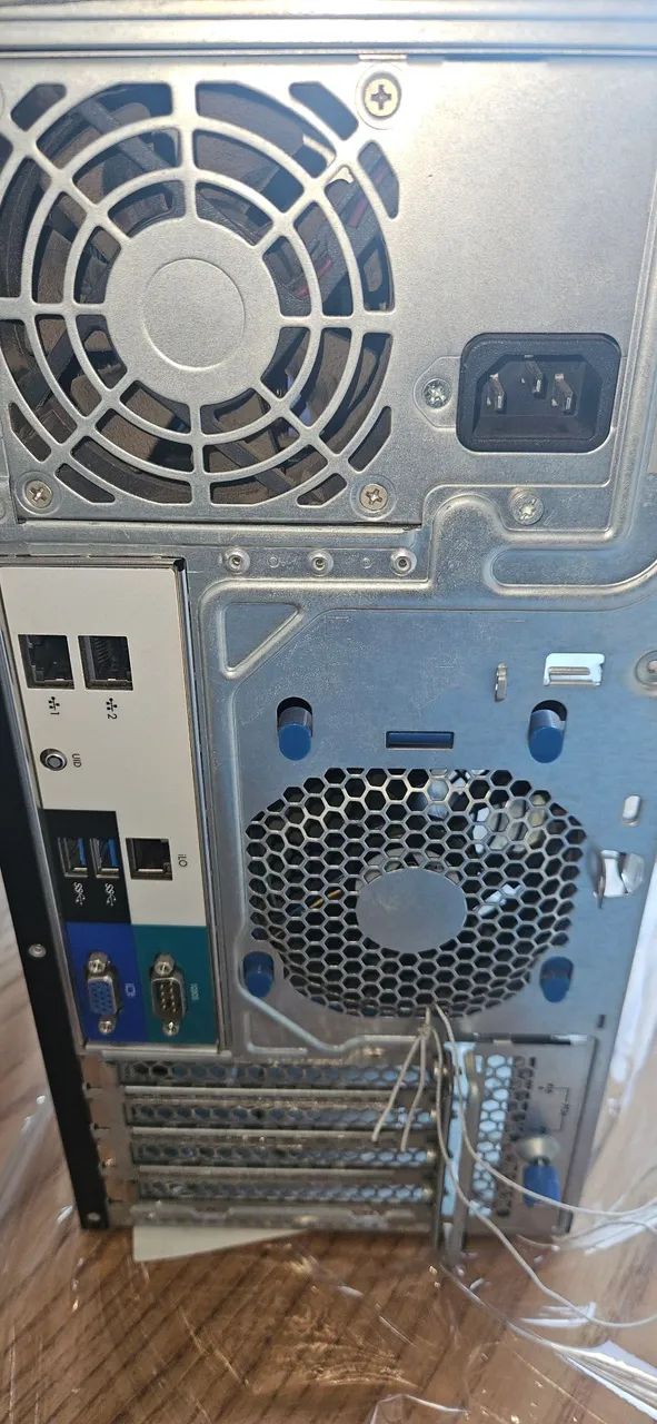 HP ProLiant ML310e Gen8 v2 - Foto 3