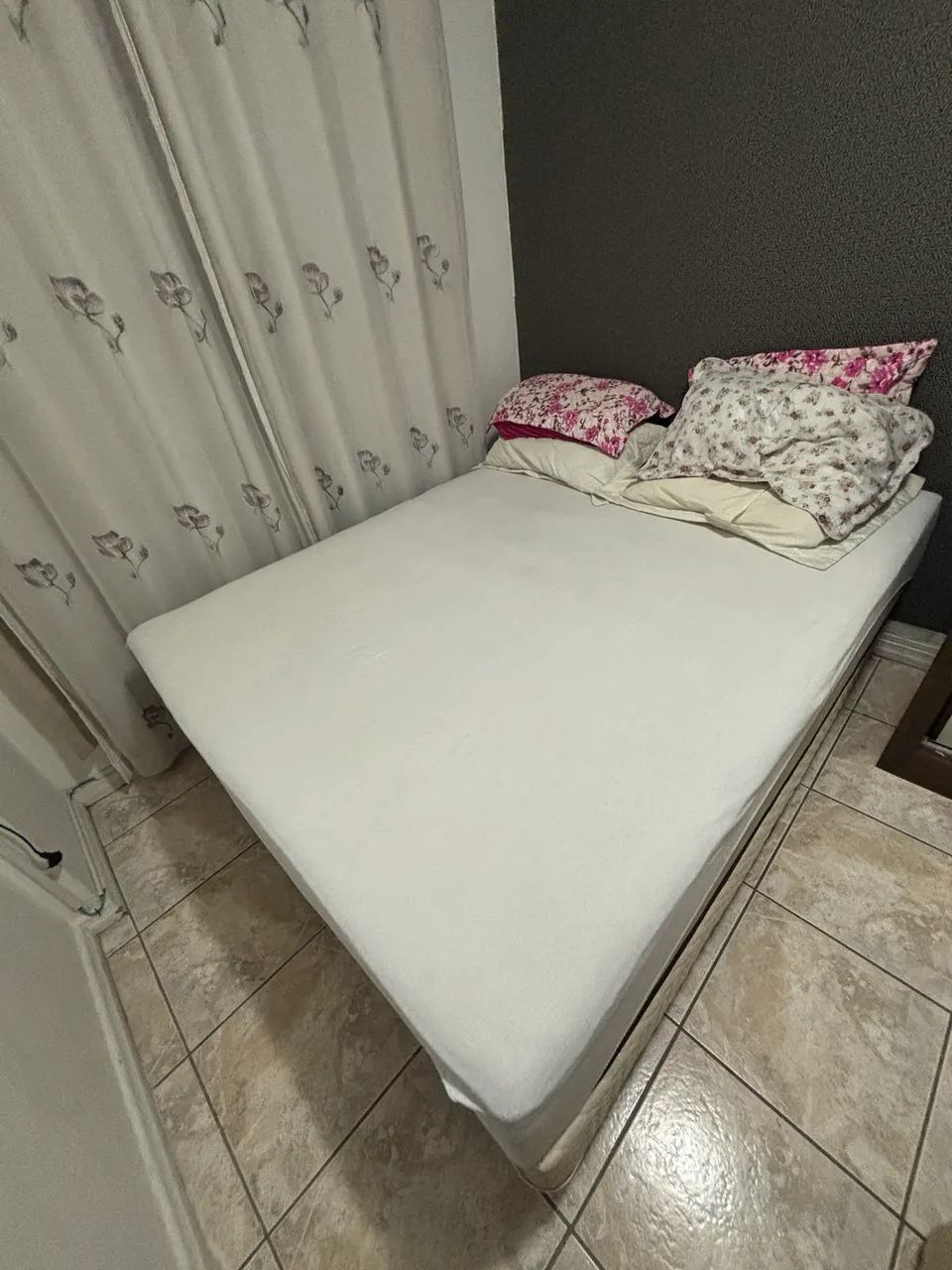 Cama box queen 