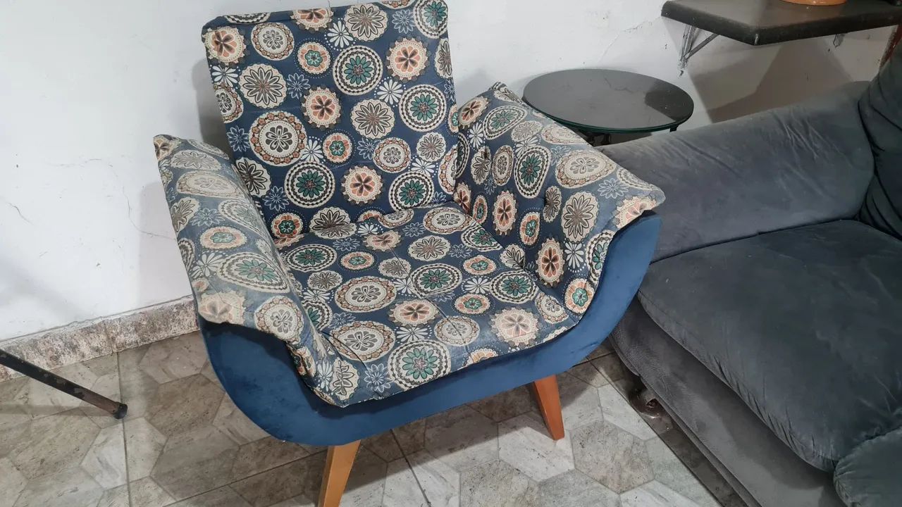 Sao duas (2) Poltronas a venda.