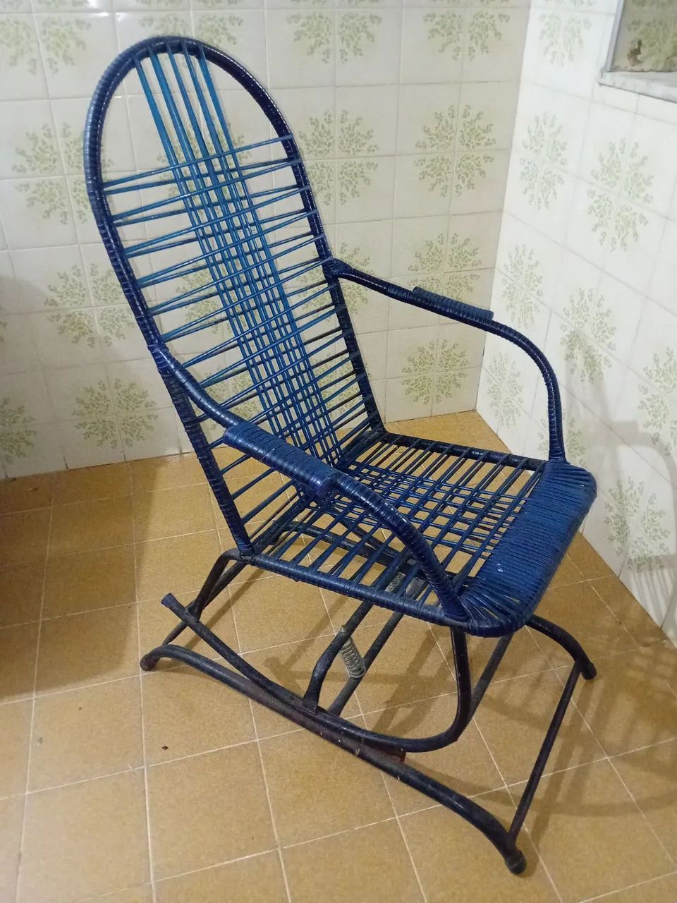 Vendo cadeira de balanço de ferro - Foto 5