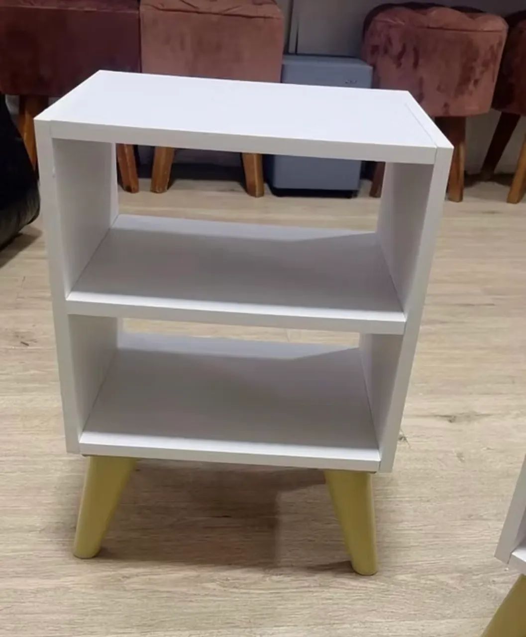 Mesa de cabeceira ( criado mudo )